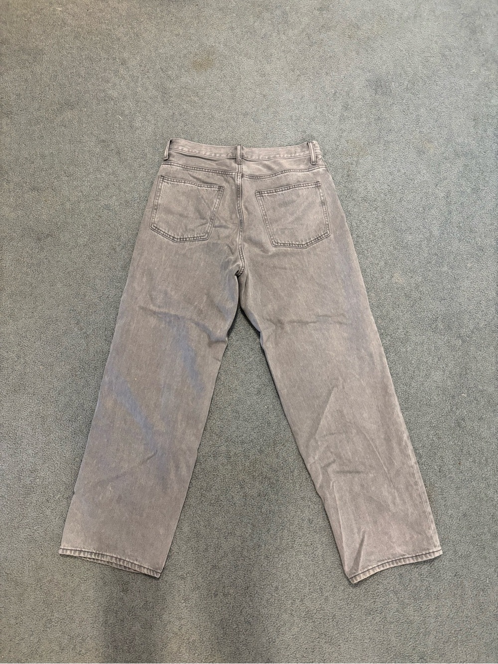 Uniqlo Men's Relaxed Jeans in Faded Gray - Picture 2 of 2